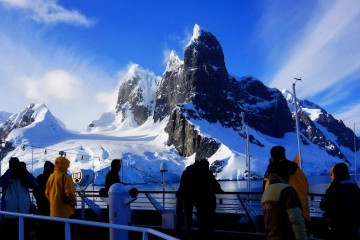 Antarctica Express: Fly the Drake