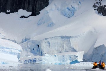 Antarctica Express: Fly the Drake