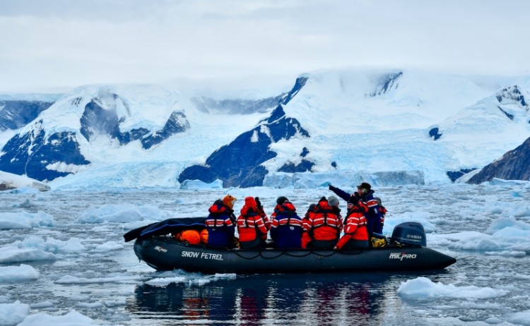 PL Antarctic Peninsula Zodiac cruise