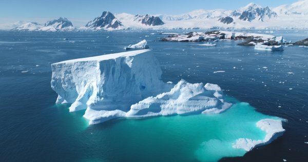 Iceberg in Antarctica Antarctic iceberg