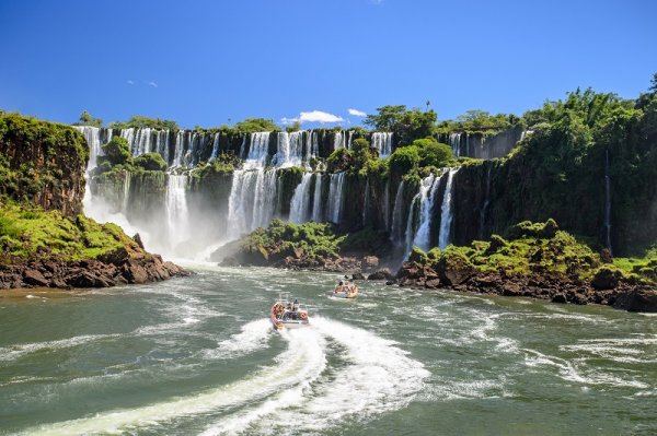 Boat cruise next to the Iguazu falls in Argentina Det anan shutterstock 800